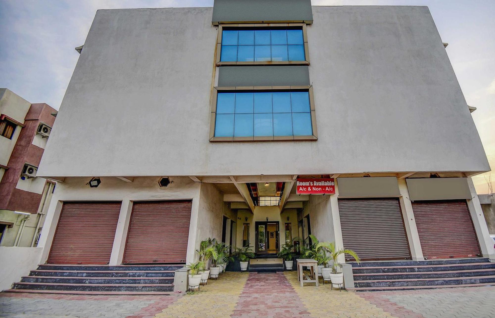 Hotel O Plus Corporate One Khapa  外观 照片