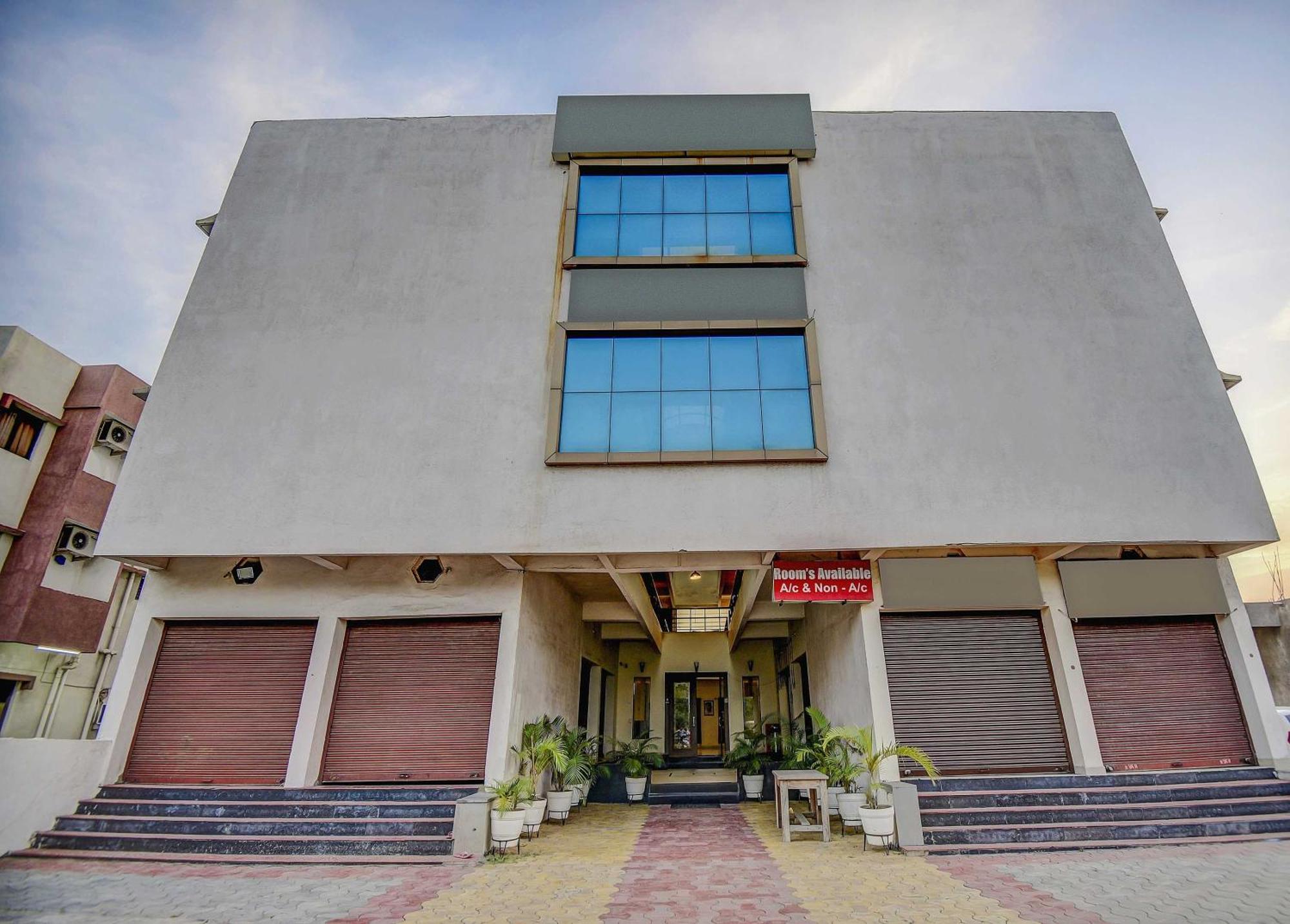 Hotel O Plus Corporate One Khapa  外观 照片