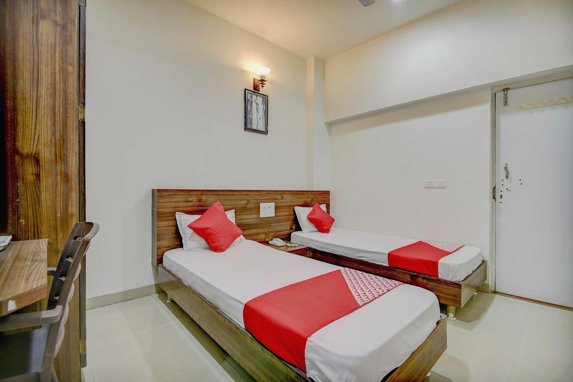 Hotel O Plus Corporate One Khapa  外观 照片
