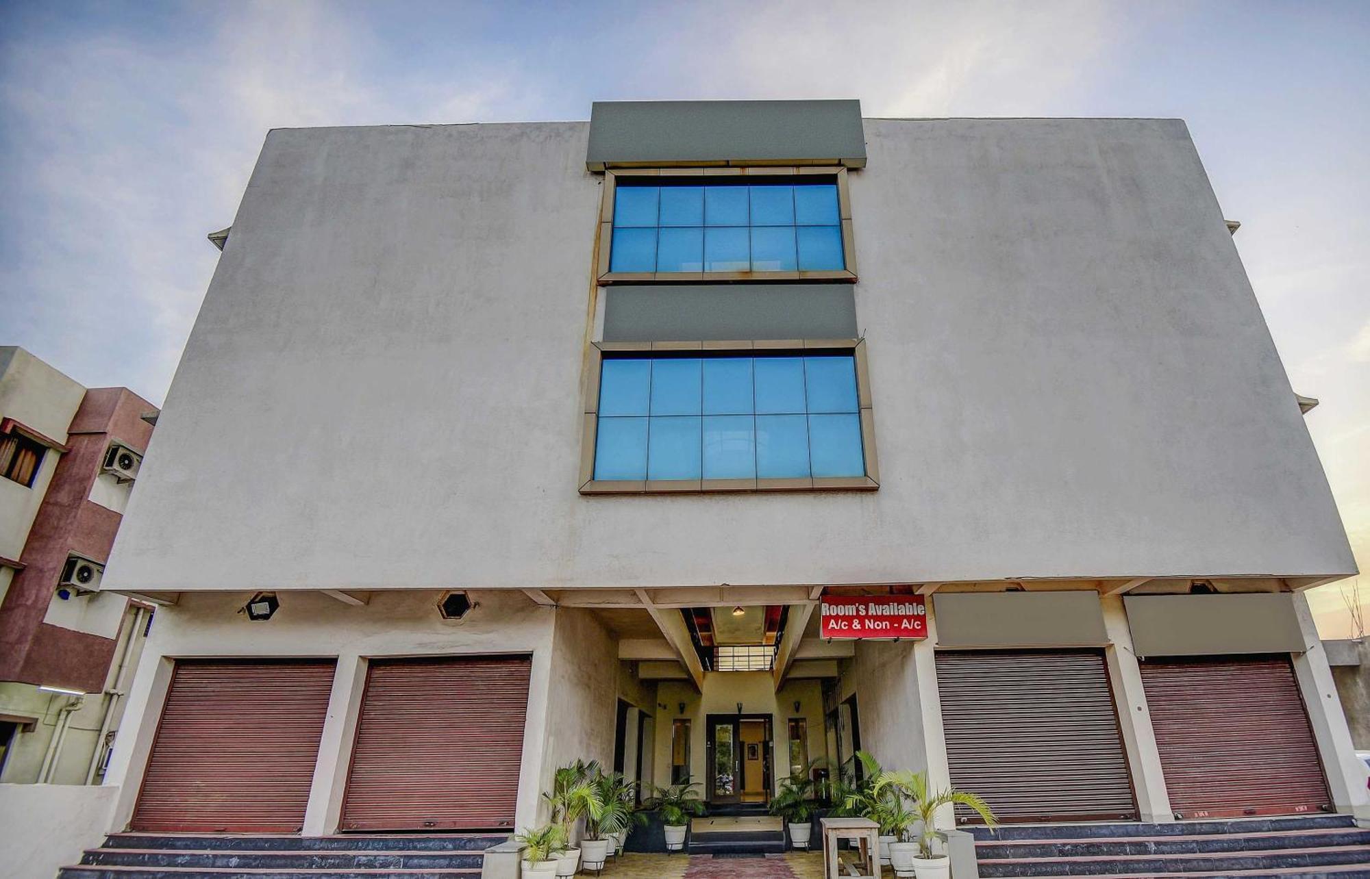 Hotel O Plus Corporate One Khapa  外观 照片