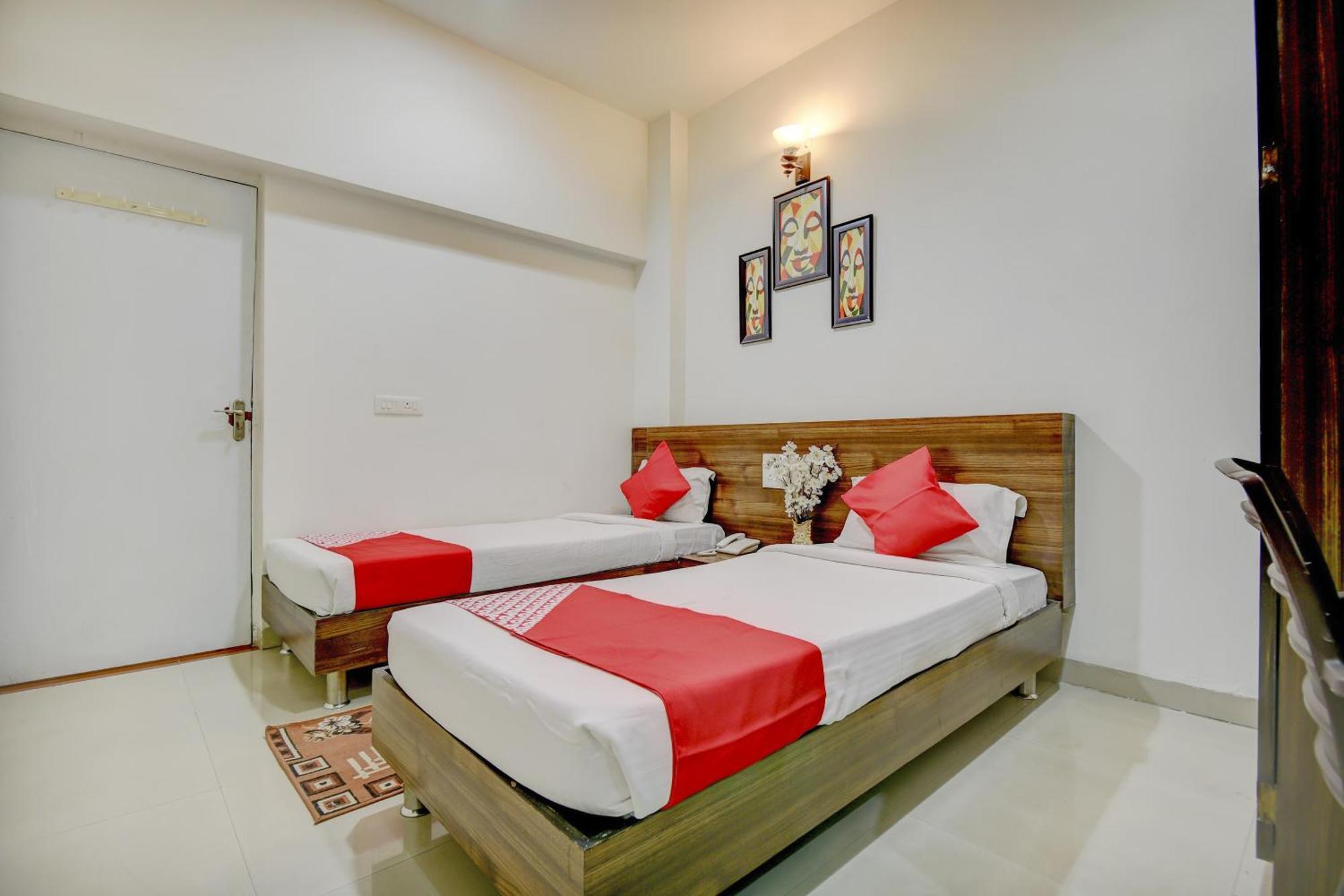 Hotel O Plus Corporate One Khapa  外观 照片