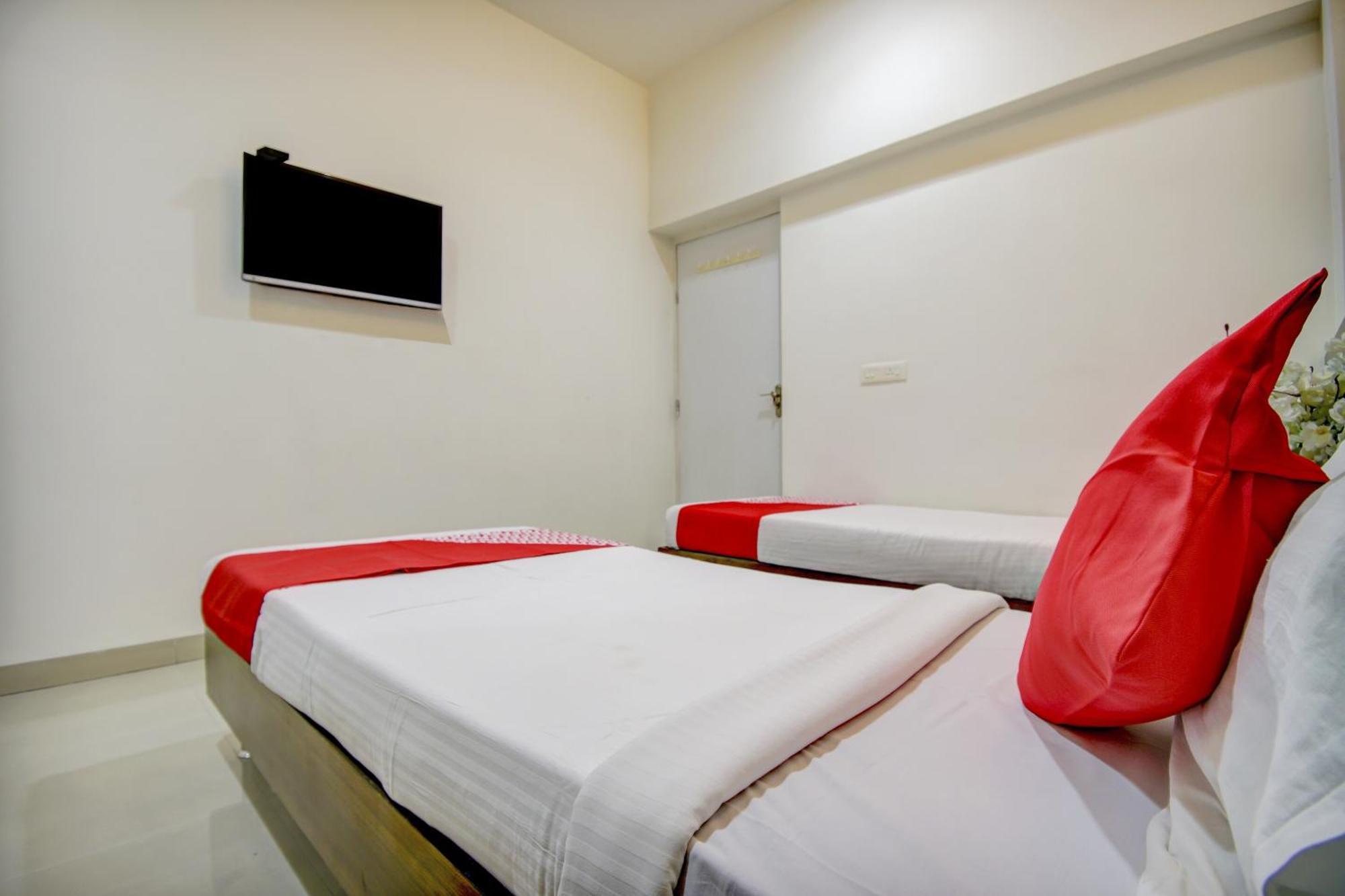 Hotel O Plus Corporate One Khapa  外观 照片