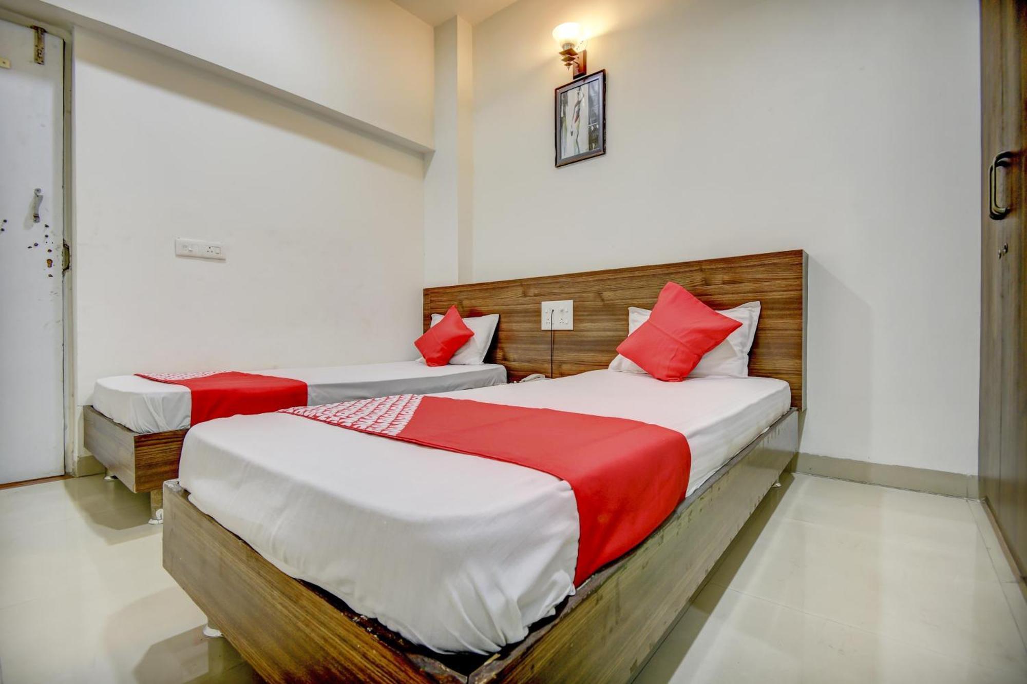 Hotel O Plus Corporate One Khapa  外观 照片