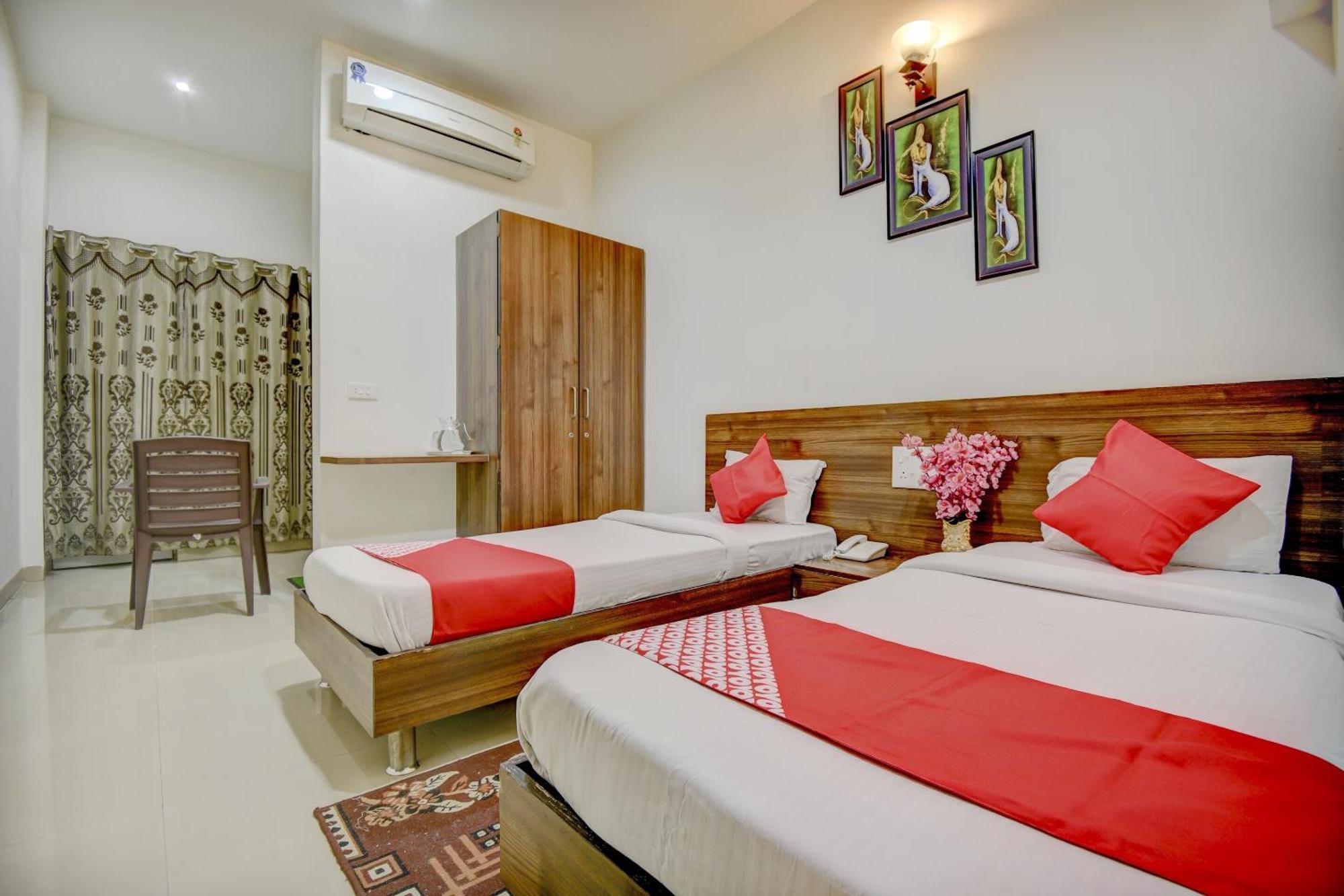 Hotel O Plus Corporate One Khapa  外观 照片