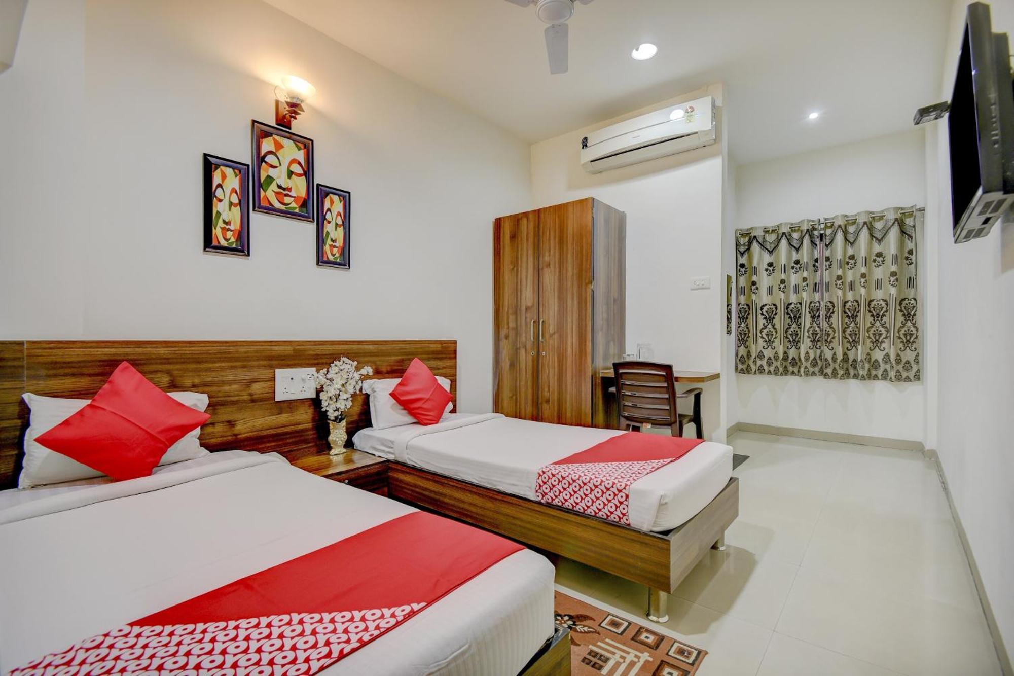 Hotel O Plus Corporate One Khapa  外观 照片