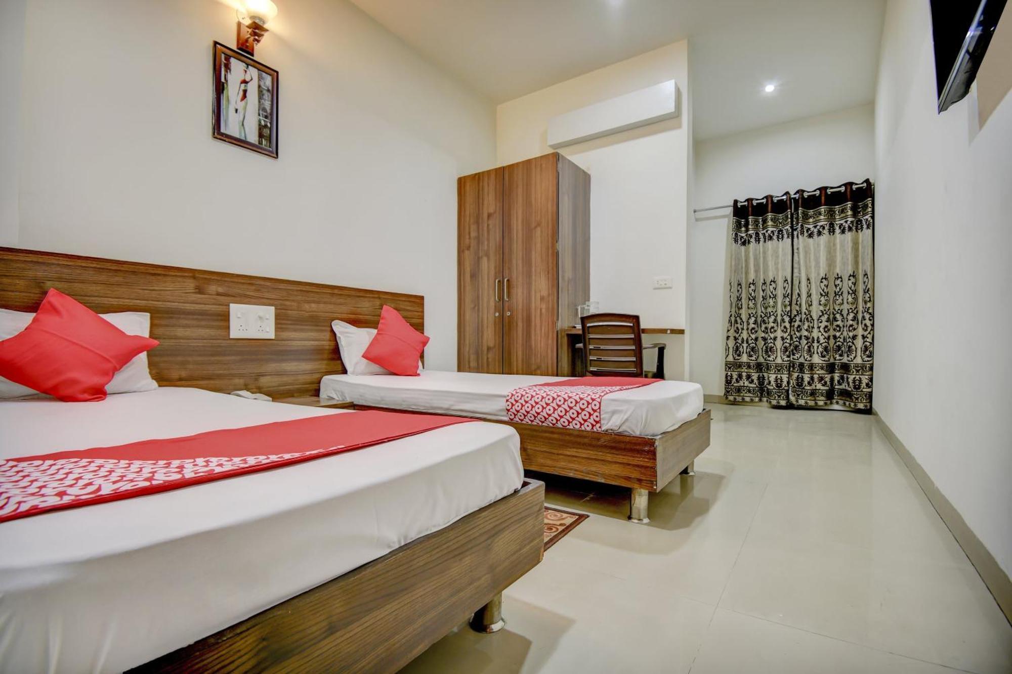 Hotel O Plus Corporate One Khapa  外观 照片
